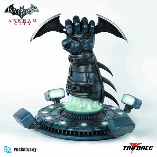 Batman Arkham City Batarang Full-Size Replica --0