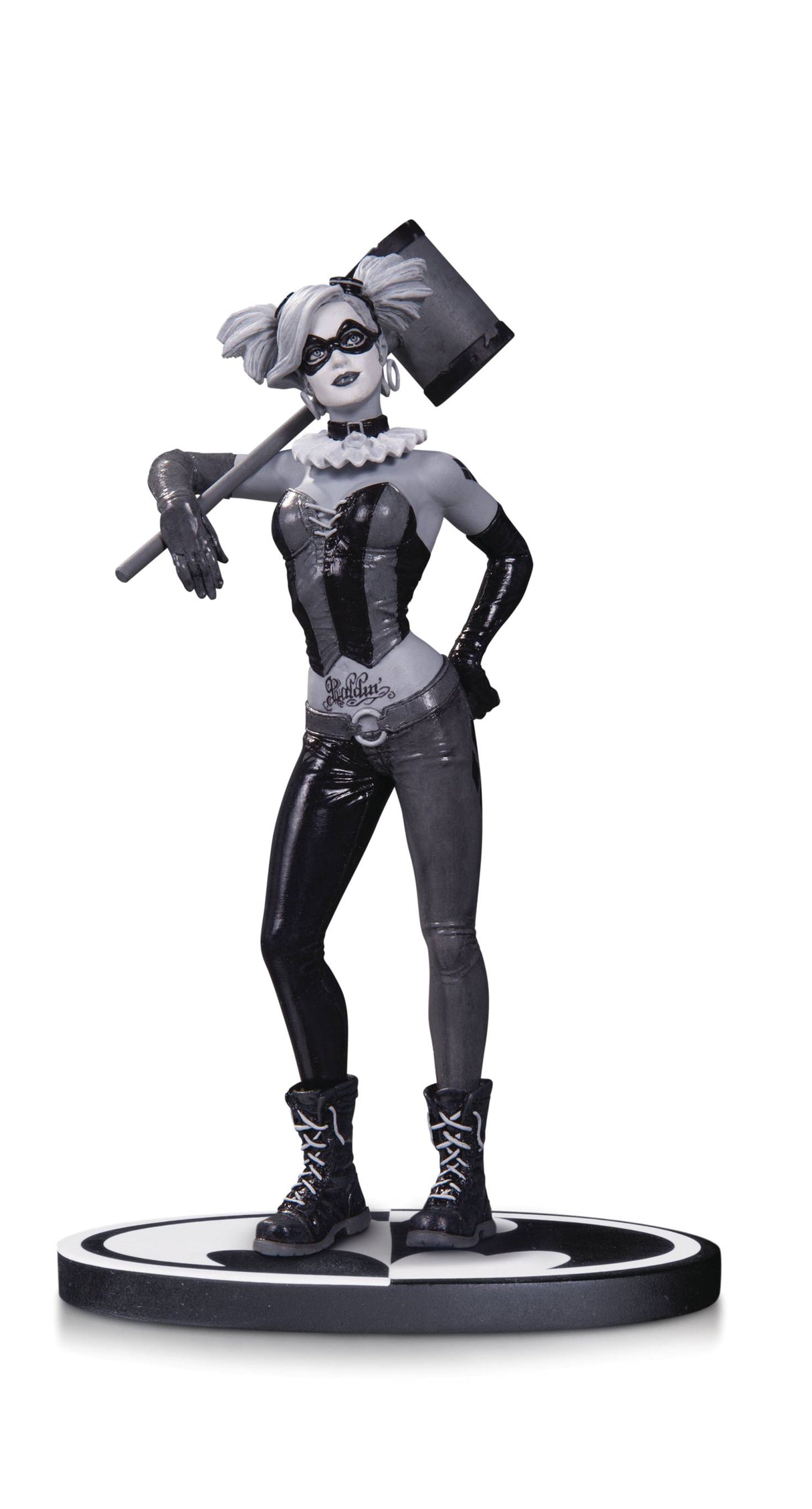 Batman Black & White Harley Quinn Statue By Bermejo -- DC Comics --0