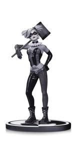 Batman Black & White Harley Quinn Statue By Bermejo -- DC Comics --0