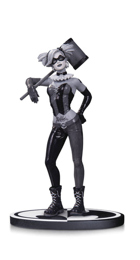 Batman Black & White Harley Quinn Statue By Bermejo -- DC Comics --0
