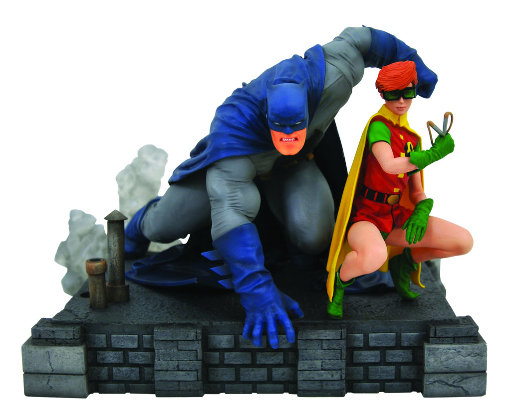 DC Gallery Dark Knight Returns Batman & Carrie DLX PVC Figure Diamond --0