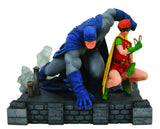 DC Gallery Dark Knight Returns Batman & Carrie DLX PVC Figure Diamond --0