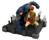 DC Gallery Dark Knight Returns Batman & Carrie DLX PVC Figure Diamond --1