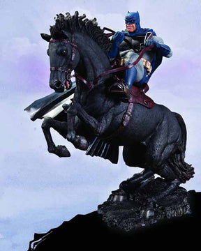 Batman Dark Knight Returns Call To Arms Statue --0