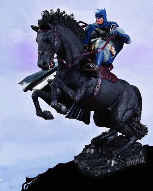 Batman Dark Knight Returns Call To Arms Statue --0