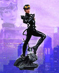 DC Comics Cover Girls Catwoman Statue -- Dark Knight --0