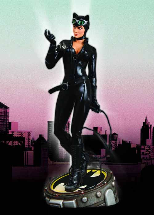 Catwoman 1/4 Scale Museum Quality Statue --0