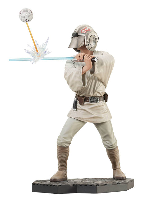 Star Wars A New Hope Milestones Luke Skywalker Training Statue Diamond --0