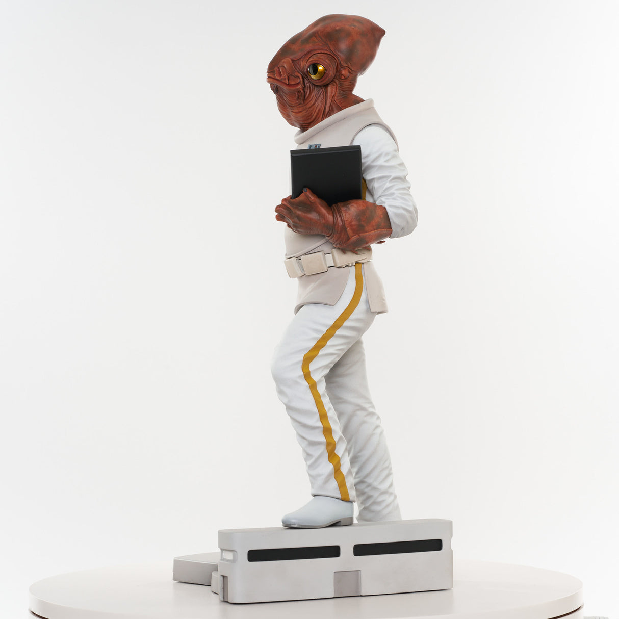 Star Wars Milestones Return Of The Jedi ROTJ Admiral Ackbar Statue --1