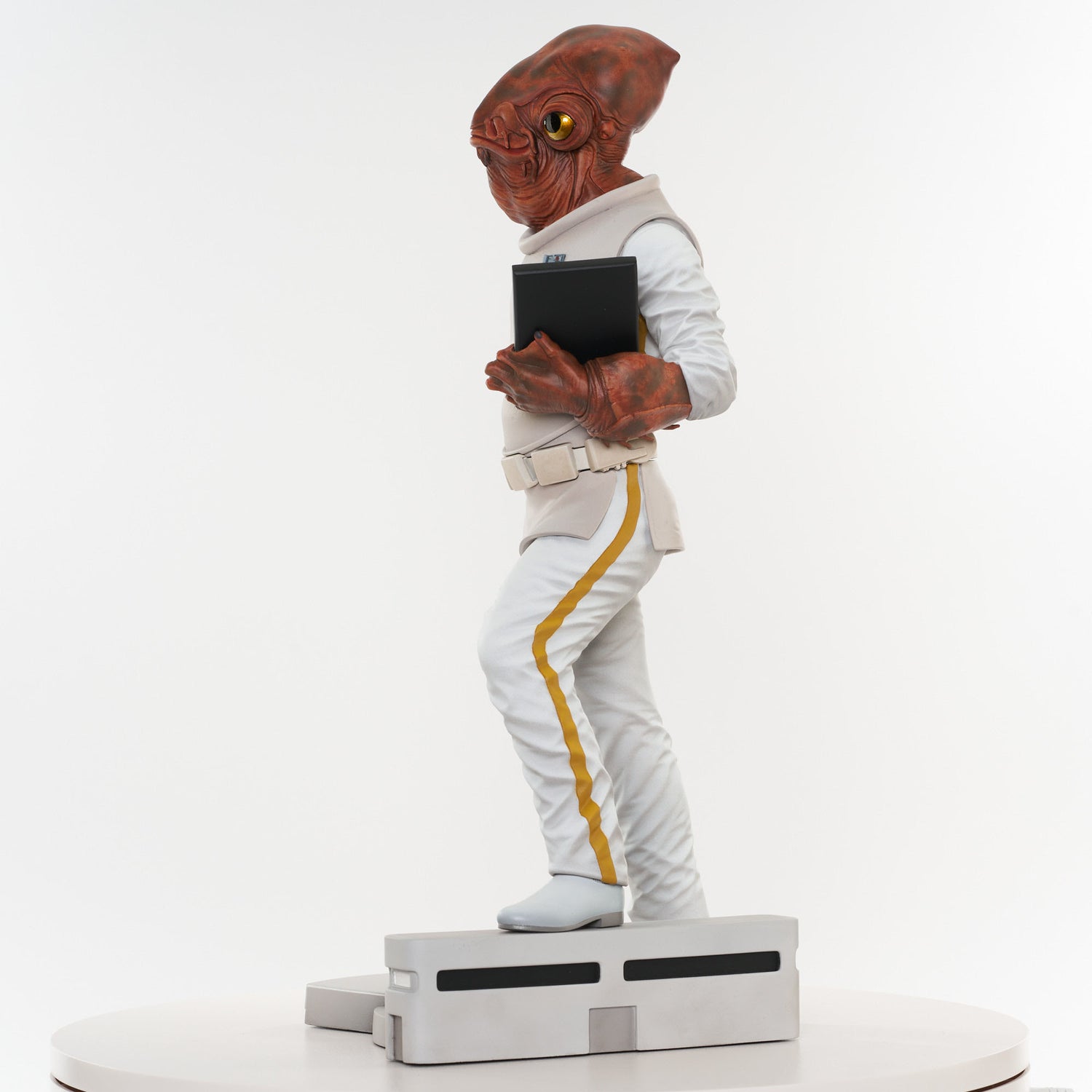 Star Wars Milestones Return Of The Jedi ROTJ Admiral Ackbar Statue --1